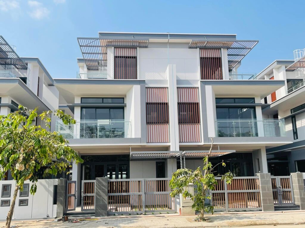 Bán nhanh biệt thự vườn phân khu Hưng Phúc DT 8x20 Mặt Tiền Căn Hộ. 1 Đông Tăng Long Hưng Phúc-1