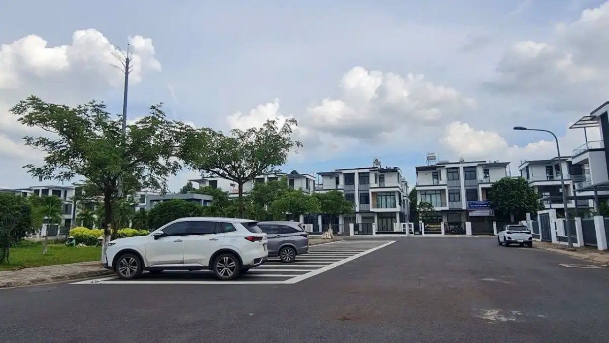 Cho thuê Căn Biệt Thự Song Lập 8×20 Nhà Hoàn Thiện Khu Ba Son 15tr/tháng