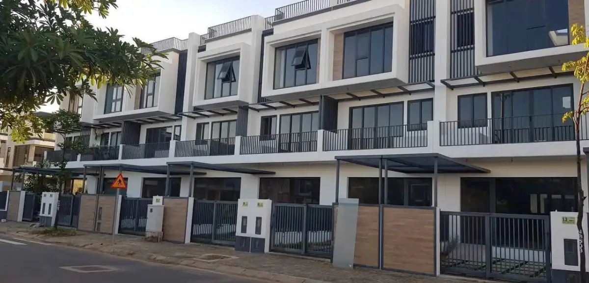 BÁN GẤP NHÀ PHỐ 5×20 KHU ĐÔNG TĂNG LONG BA SON